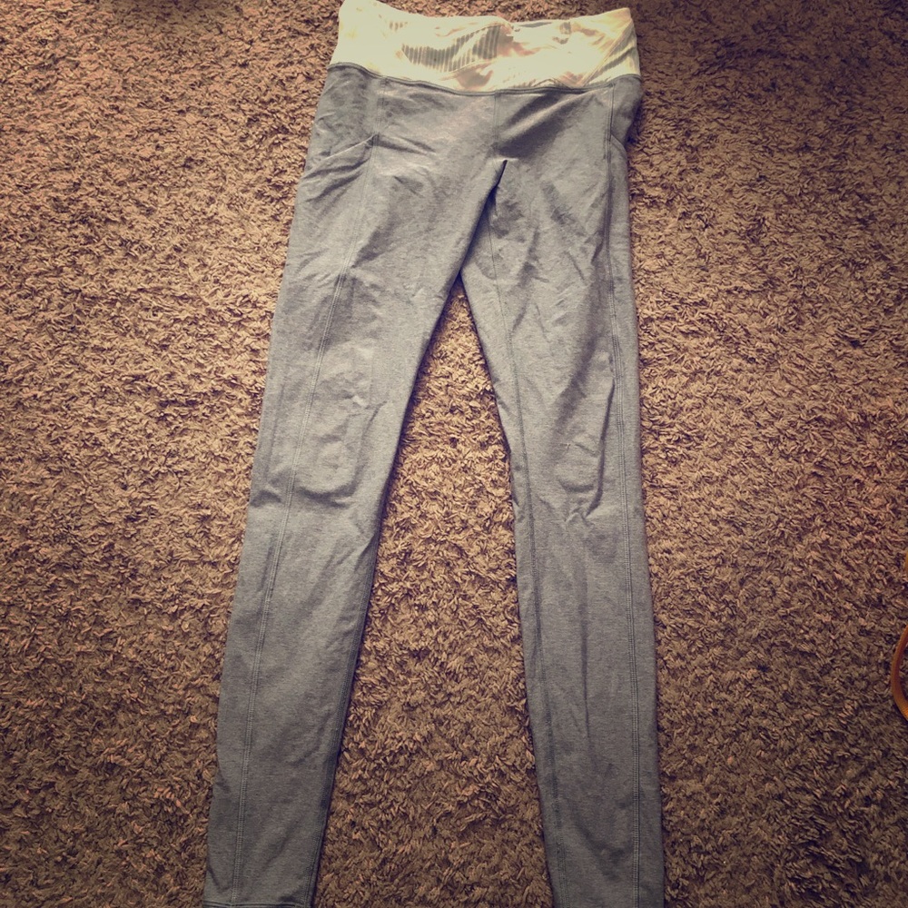 Lulu lemon size 4